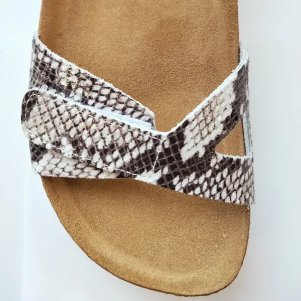 Босоножки женские Leon 4300 белая змея