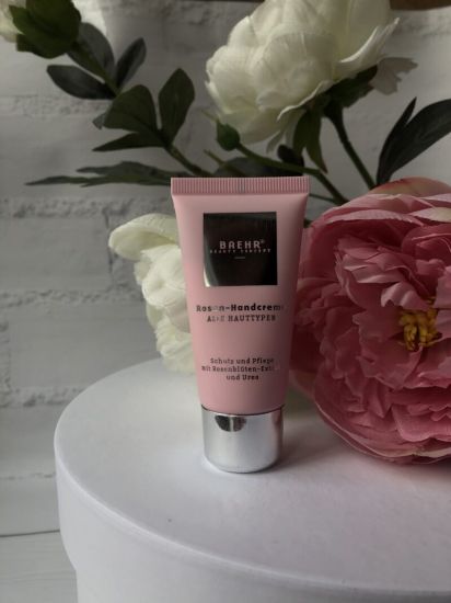 Крем для рук с экстрактом лепестков розы и мочевиной ROSEN-HANDCREME