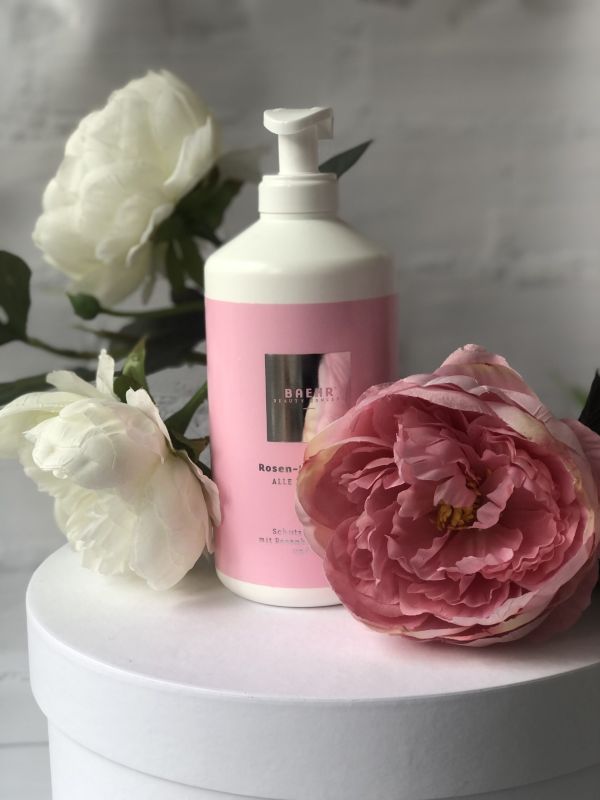 Крем для рук с экстрактом лепестков розы и мочевиной 500 мл