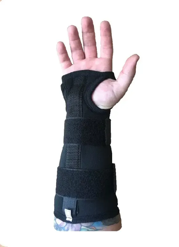 Бандаж на променевозап’ястний суглоб з ребром жорсткості – медичний ортез