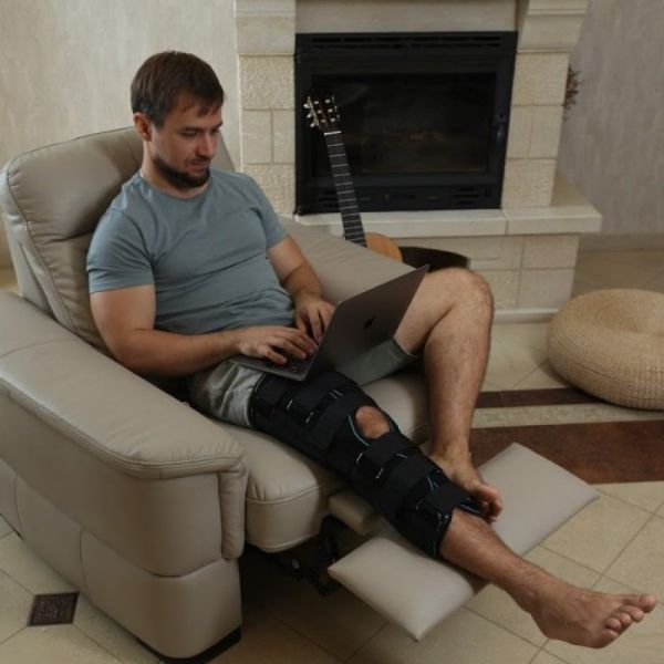 Бандаж (тутор) на колінний суглоб Алком 3013