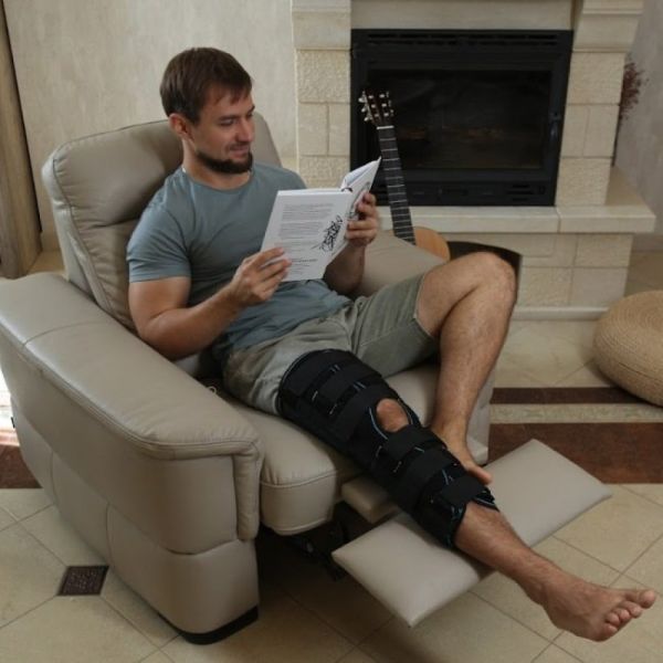 Бандаж (тутор) на колінний суглоб Алком 3013