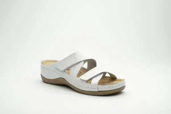 Жіночі шльопанці Leon Білий 906 ортопедія