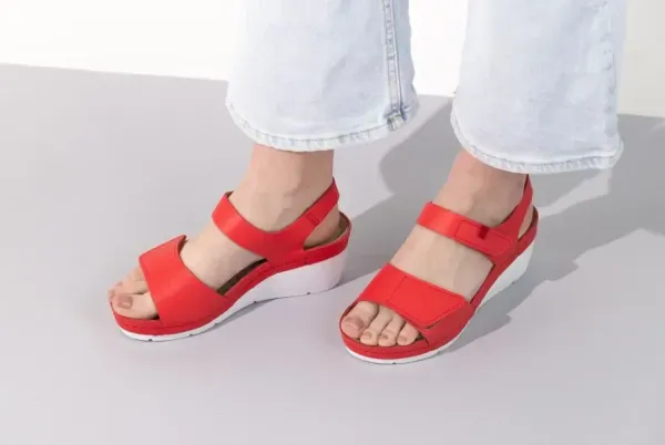 Жіночі босоніжки Leon Червоний 1080-38 ортопедія