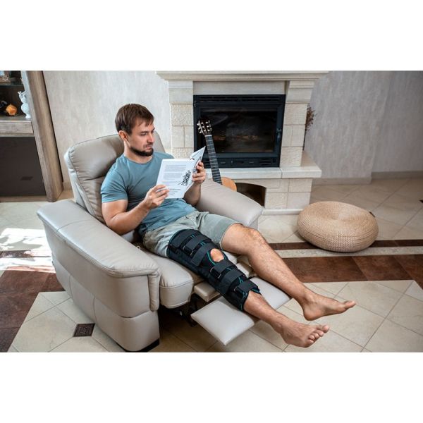 Бандаж (тутор) на колінний суглоб Алком 3013