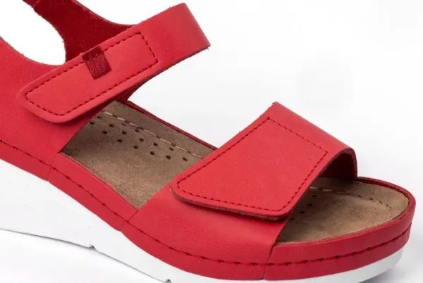 Жіночі босоніжки Leon Червоний 1080-36 ортопедія