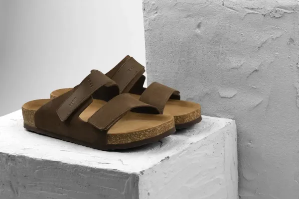 Чоловічі шльопанці Leon Коричневий 4704-43 ортопедія