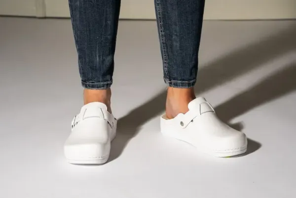 Жіноче Сабо Leon Білий 5000 ортопедія