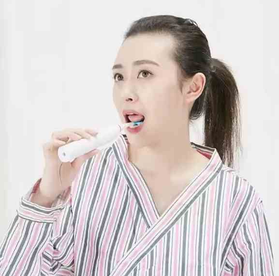 Логопедический электрический массажер для мышц языка и рта.