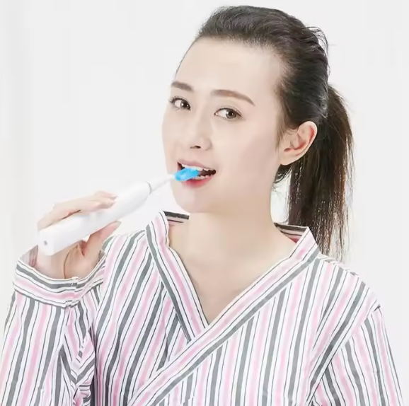 Логопедический электрический массажер для мышц языка и рта.