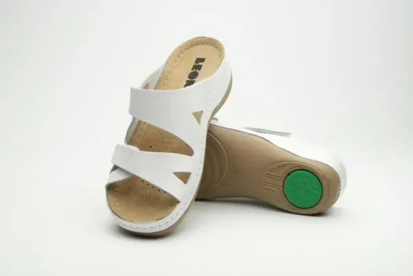 Жіночі шльопанці Leon Білий 906 ортопедія