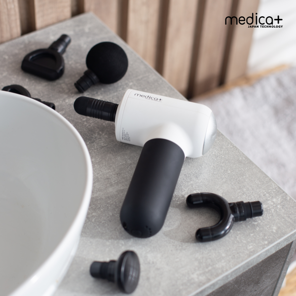 Перкуссионный массажер для тела и мышц Medica+ MassHand Pro 4.0 White