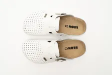 Ортопедические тапочки-сабо мужские Leon 700М белые.