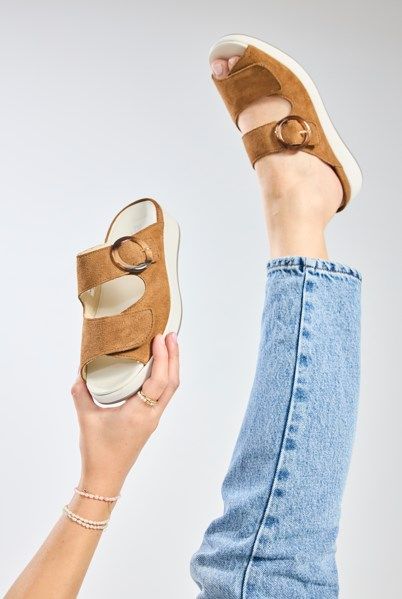 Шльопанці жіночі Hannah, карамельний (арт. 7 75035 30822), Solidus