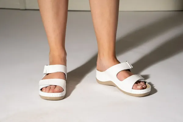 Жіночі шльопанці Leon Білий 905-white ортопедія