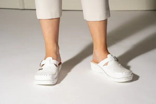 Жіноче Сабо Leon Білий V260-white ортопедія